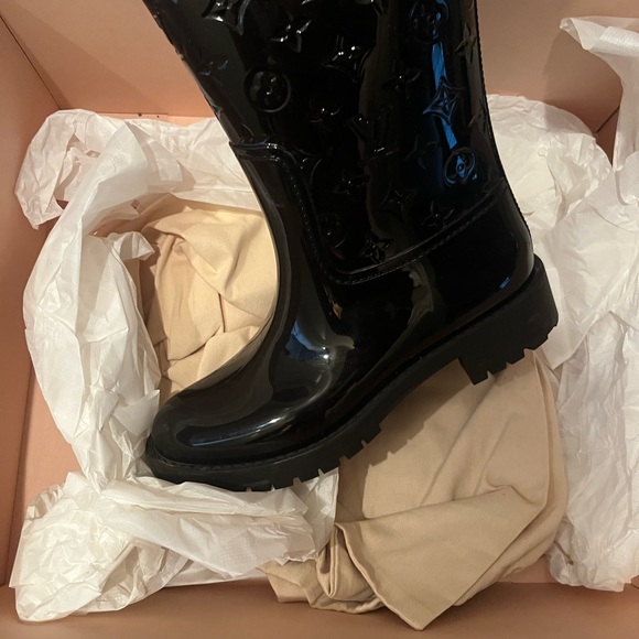 Super cute and stylish - Picture 3 of 10